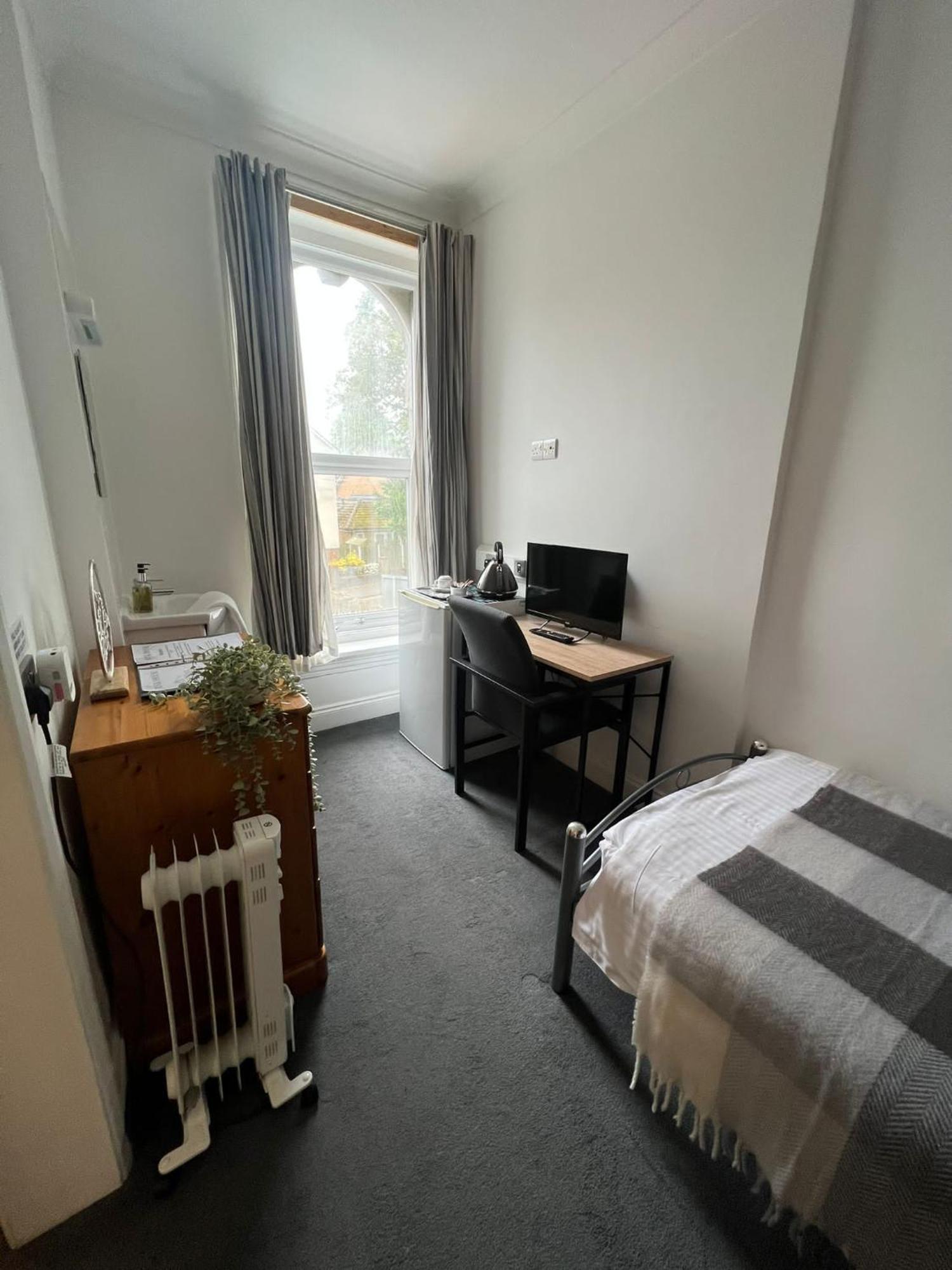 Rock House Bed And Breakfast Мейдстон Номер фото